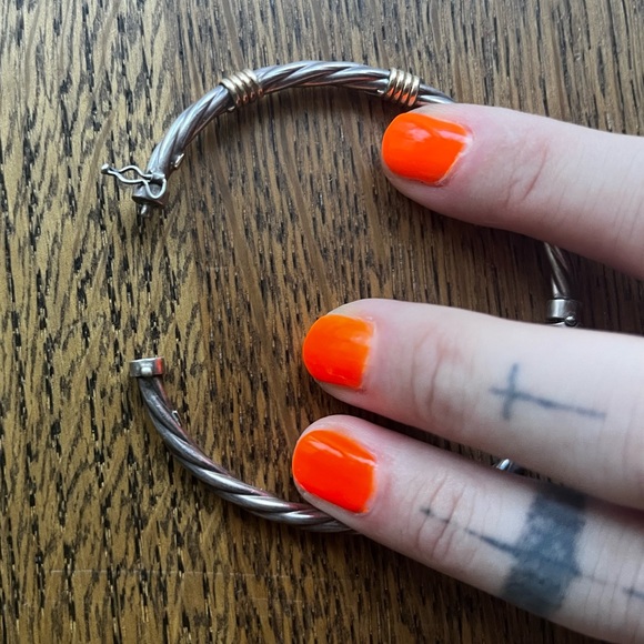Twisted silver and 14 k gold hinged vintage bracelet - Picture 2 of 4